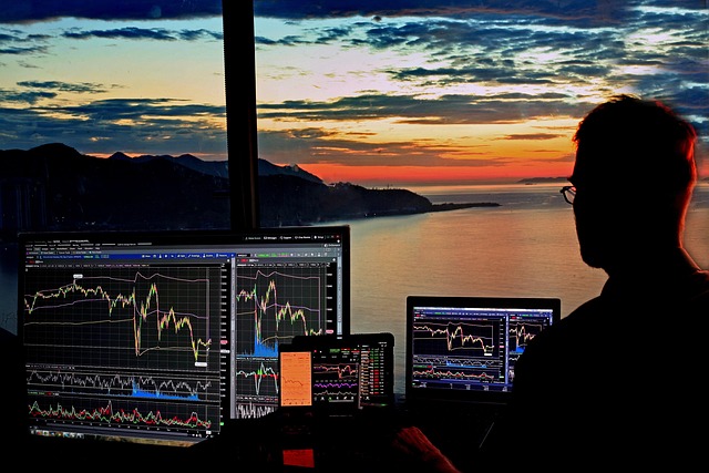 The Power of Compounding: Turning Small Investments into Wealth